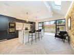 House for sale in Eccles Road, London, SW11 (Ref 226058)