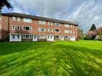 2 bed flat to rent in Bridge Road, KT8, East Molesey