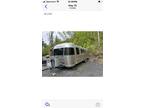 2015 Airstream Flying Cloud 30RB Queen 30ft
