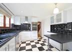5 bedroom property to let in Cranmer Close, Weybridge, KT13 - £4,850 pcm