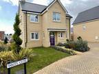 4 bedroom detached house for sale in Waits Close, Bury St Edmunds, IP32