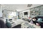 2 bed flat for sale in Chiltern View Road, UB8, Uxbridge
