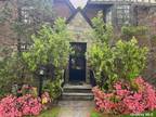 Home For Sale In Malba, New York
