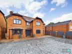 6 bedroom detached house for sale in GALLOWS HILL, Kinver, DY7 6BF, DY7