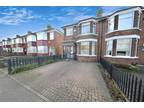Kenilworth Avenue, Hull 3 bed end of terrace house for sale -