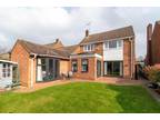 4 bedroom detached house for sale in Carisbrooke Road, Chiswell Green