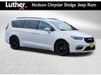 2022 Chrysler Pacifica White, 67K miles