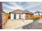 2 bedroom detached house for sale in West Avenue, St Albans, Herts, AL2