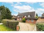 5 bedroom detached house for sale in Spring Road, Harpenden, Hertfordshire, AL5