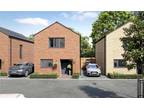2 bedroom detached house for sale in Hollyfield Place, Hatfield, Hertfordshire