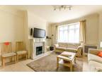 3 Bedroom Flat to Rent in Hall Road