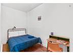 Bed in a comfy twin bedroom, near the Wilson Av subway