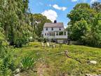 Home For Sale In Riverhead, New York