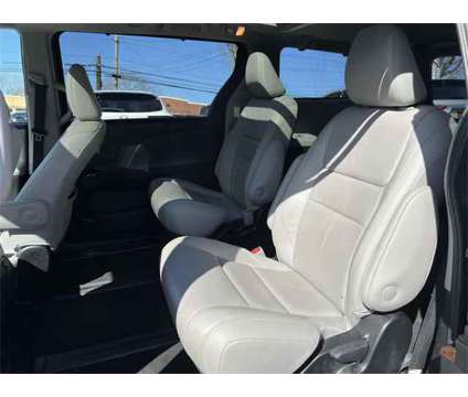 2018 Toyota Sienna Limited Premium 7 Passenger is a Green 2018 Toyota Sienna Limited Van in Jamaica NY