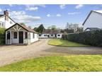 6 bedroom detached house for sale in Codicote Road, Welwyn, Hertfordshire, AL6