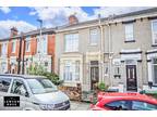 Carisbrooke Road, Southsea 3 bed terraced house for sale -