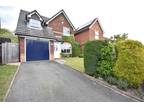 Yew Tree Lane, Leeds, West Yorkshire 3 bed detached house for sale -