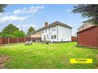 Warwick Square, Chelmsford, CM1 3 bed semi-detached house for sale -