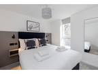 Market Street, Edinburgh EH1 1 bed serviced apartment to rent - £3,000 pcm