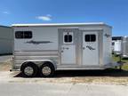 2011 Platinum 2 horse straight load with dressing room 2 horses