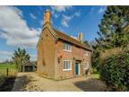 Detached house for rent in Woodside Green, Hatfield, Hertfordshire, AL9
