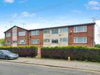 20 Crossley Court, Cross Road. 2 bed flat for sale -