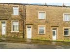 4 bedroom terraced house for sale in Wellington Street, Barnoldswick, BB18 5AY