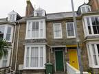 Tolver Place, Penzance Studio to rent - £525 pcm (£121 pw)