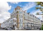 Redcliffe Square, Earls Court 2 bed flat for sale - £