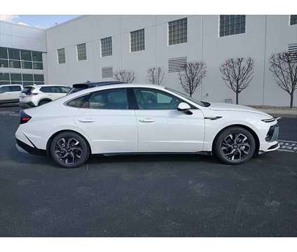 2024 Hyundai Sonata SEL is a White 2024 Hyundai Sonata Sedan in Noblesville IN