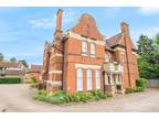 Central Reading, Berkshire, RG1 3 bed flat for sale -