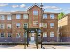 2 bedroom ground floor flat for sale in River Bank Close, Maidstone, Kent, ME15
