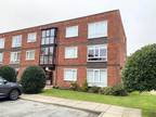 Hamilton Court, Merrilocks Road. 2 bed apartment to rent - £995 pcm (£230 pw)