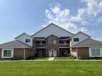 Condo For Sale In Pewaukee, Wisconsin