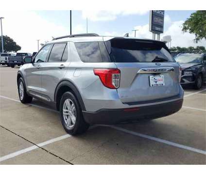 2022 Ford Explorer XLT is a Silver 2022 Ford Explorer XLT SUV in Lake Jackson TX