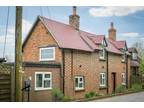 2 bedroom cottage for sale in Cross End, Thurleigh, MK44
