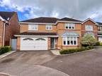 Middle Greeve, Wootton Fields. 4 bed detached house for sale -