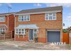 4 bed house for sale in Gainsborough Avenue, SS8, Canvey Island