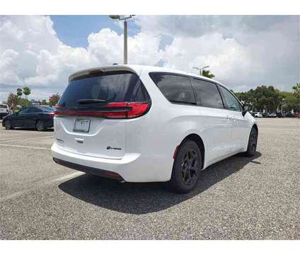 2024 Chrysler Pacifica Hybrid Select is a White 2024 Chrysler Pacifica Hybrid Hybrid in Orlando FL