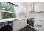 2 bed flat to rent in High Road, N12, London