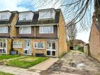 Willow Street, Romford, RM7 4 bed end of terrace house -