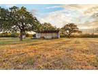 Farm House For Sale In Chico, Texas