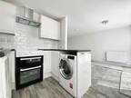 1 bed flat to rent in Freshwater Parade, RH12, Horsham