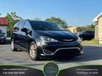 2017 Chrysler Pacifica Touring-L Minivan 4D Passenger