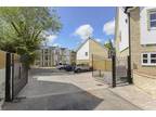 Silverdale Mews, Silverdale Road. 2 bed apartment for sale -
