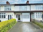 Harwood Avenue, Hornchurch, RM11 2 bed terraced house for sale -