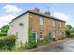 Queens Farm Road, Shorne, Gravesend. 2 bed terraced house for sale -
