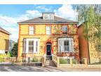 2 bed flat to rent in Queens Road, CM14, Brentwood