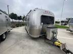 2004 Airstream Safari M28 Slide