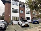 3 bed flat to rent in Woodstock Road, NW11, London